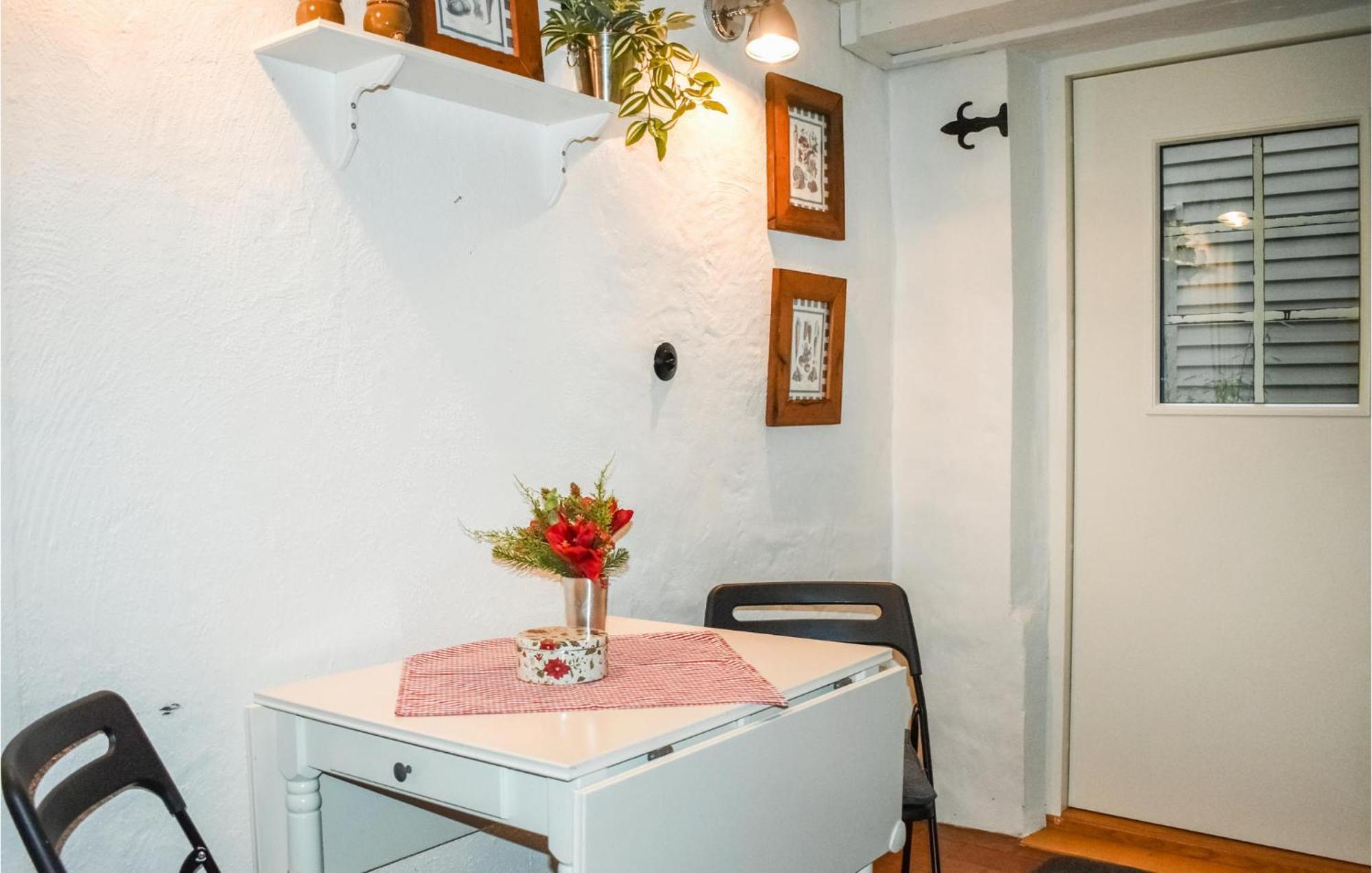 1 Bedroom Amazing Apartment In Ystad Exterior foto